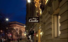 Отель Cecilia Arc De Triomphe